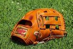 Rawlings Heart Of The Hide Horween 12.5 Rht PRO208-6T Gold Label Baseball Glove. Fixed Price $600.00.