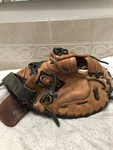 Easton EPS20W Women Very Large Broken In 35 Softball Catchers Mitt Right Thro. Fixed Price $125.00.