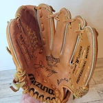 Mizuno Legends Of Baseball MPC-100JM Max Flex Glove Mitt Leather Rht 9" Youth. Fixed Price $11.00.