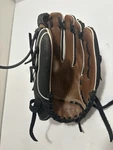 Easton Black Magic Rht Glove BMX1201. Fixed Price $30.00.
