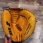 Ssk Catchers Mitt SST-20 Right Hand Throw Steerhide New With Tags. Fixed Price $100.00.