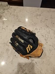 Mizuno Gpsp 1075 10.75 Inch Black Tan Leather Power Close. Fixed Price $34.95.