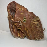 Vintage Mizuno Max Flex Mt 2600 Rh Glove Professional Model. Fixed Price $25.00.
