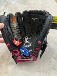 Nwt Mizuno Prospect Finch Youth Softball Mitt Glove, Black/pink, 10" Age 3-6. Fixed Price $21.00.