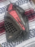 Mizuno Finch Softball Glove Right Hand Thrower 1/2 Gpp 1154 Rht Leather. Fixed Price $29.00.