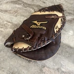 Mizuno GXC-93 Game Ready 33 Baseball Softball Catchers Mitt Right Throw Used. Fixed Price $59.99.