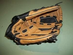 Easton Z-flex ZFX9 Youth Tee Baseball Glove Tan Black Right Hand Throw 9". Fixed Price $12.00.