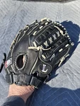 Louisville Slugger Baseball Glove DYN1350 Rht Right Handed 13.5" Black. Fixed Price $25.00.
