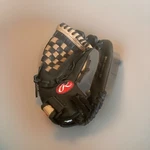 Rawlings Renegade R15R 11 1/2" Youth Right Hand Throw Baseball Glove. Fixed Price $25.00.