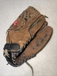 Rawlings 13.5 Inch Right Hand Throw SE135 Softball Glove Brown. Fixed Price $23.16.