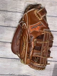 K3997 Macgregor Baseball Softball Glove Steerhide 13IN Right Handed Throw Euc. Fixed Price $55.00.