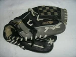Louisville Tpx Helix Youth Baseball Glove HXY1050 10.5" Rht Right Hand Throw. Fixed Price $19.00.