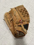 Louisville Slugger LP125B Baseball Glove 12.75 Rht Flex Back Leather Basket Web. Fixed Price $19.00.