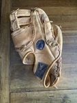 Vintage Spalding Lou Piniella Advisory Staff Baseball Glove 42-5367 Rht. Fixed Price $39.99.