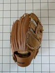 Windsor Professional 37044 Leather Glove Rawhide Lacing Ez-catch-pocket 10" Rht. Fixed Price $15.71.