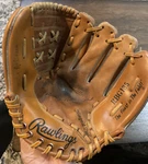 Rawlings Rickey Henderson RBG135 Rht Little League Baseball Glove. Fixed Price $29.00.
