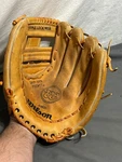Vintage Wilson Softball Baseball 12" Glove Right Handed A9820 Grip Tite Pocket. Fixed Price $19.99.