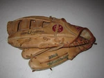 Rawlings Deep Well Pocket Rsg 8 Baseball Softball Glove Left Hand Throw. Fixed Price $24.95.