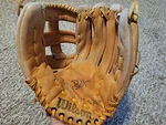 Wilson A2931 George Brett Signature Baseball Glove Right Handed Throwing Rht 11". Fixed Price $17.94.