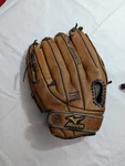 Mizuno Gpl 1257 Fast Pitch Glove 12.5" Left Catch Right Throw. Fixed Price $14.99.