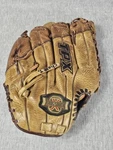 Louisville OCX1150 Omaha Crossover Series Baseball Softball Glove 11.5 Inch Rht. Fixed Price $19.90.