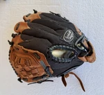 Louisville Slugger Inch Youth GEN1000BM Genesis 1884 Series Lht Glove. Fixed Price $8.50.
