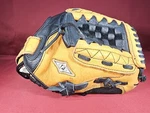 Franklin Fieldmaster Lht 11 1/2 Inch Baseball Glove 4649TB. Fixed Price $18.99.