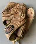 Louisville Slugger Orel Hershiser HBG26H 1988 12 Baseball Glove Rht. Fixed Price $15.00.