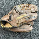 Mizuno Baseball Glove Mitt 12.5" Inch Rht Right Hand Throw. Fixed Price $35.00.