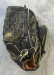 Mizuno Max Flex MZ107 Black Full Grain Leather Baseball Softball Glove. Fixed Price $14.00.
