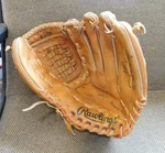 Rawlings 1017 Robin Yount 12" Right Handed Throw Lht Baseball Glove - Writing. Fixed Price $20.00.