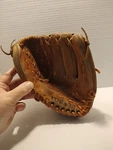 Wilson A2370 Glove (right Hand Throw) Infield Snap Action. Fixed Price $14.00.