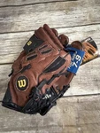 Wilson AD425 Z10 Ez Catch Rht 10.5 Youth Leather Baseball Glove Nwt. Fixed Price $29.99.