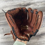 Mizuno Prospect Powerclose Youth Baseball Softball Glove 11 Inch Brown Rht. Fixed Price $22.99.