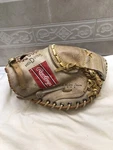 Rawlings RCM30 Well Padded Broken Tight Fit 32 Baseball Catchers Mitt Right. Fixed Price $100.00.