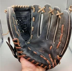 Rawlings B5PP12 Black Player Preferred Right Hand Throw Glove. Fixed Price $16.87.