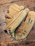Vintage Spalding Dark Rht Signature Series Glove 42-267 Ez Flex Baseball B4. Fixed Price $19.80.