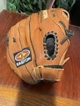Easton BMX12 Black Magic Tan Leather (right Hand Thrower) Mitt/glove. Fixed Price $24.98.