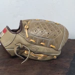 Vintage Hutch X40 Field Master Solid Cup Trap Baseball Glove Rht Top Grain. Fixed Price $34.99.