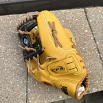 Franklin Field Master Series 22604-11" Baseball Softball Right Hand Throw Glove. Fixed Price $16.72.