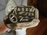 Louisville Slugger Helix Series THXY1150 Baseball Glove 11.5" Brown Black. Fixed Price $24.99.