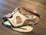 Louisville Slugger Baseball/softball Glove Diva Series DV1150P 11.5 Inches. Fixed Price $18.99.