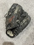 Wilson A2750 Barry Bonds Right Hand Throw Grip Tite Pocket Signature Glove Mitt. Fixed Price $19.99.