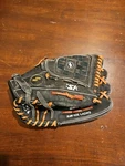 Vintage Ssk 13" Rht Black Baseball Glove Professional Edge Model SBG-81. Fixed Price $19.40.