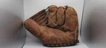 Vintage Wilson G1338 Hawk Pat. No. 2231204 Pacesetter Baseball Glove Rht. Fixed Price $76.00.
