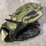 Wilson Ez Catch Inch AO325 Z10 T-ball Youth Glove Right Hand Throw. Fixed Price $9.99.