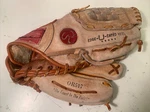 Rawlings OR517 Dave Windfield 12" Baseball Softball Glove Right Hand Throw. Fixed Price $10.00.