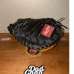 Rawlings Lite Toe Gold Glove Co. Catcher's Mitt 32 Leather Black/tan. Fixed Price $45.00.