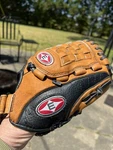 Easton Reflex Glove MP1050K 1/2 Right Handed. Fixed Price $21.99.