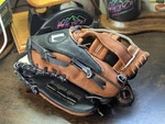 Louisville Slugger Series Baseball Mitt 10.5" Glove (srk 1050) Rht Bruise-guard. Fixed Price $35.00.